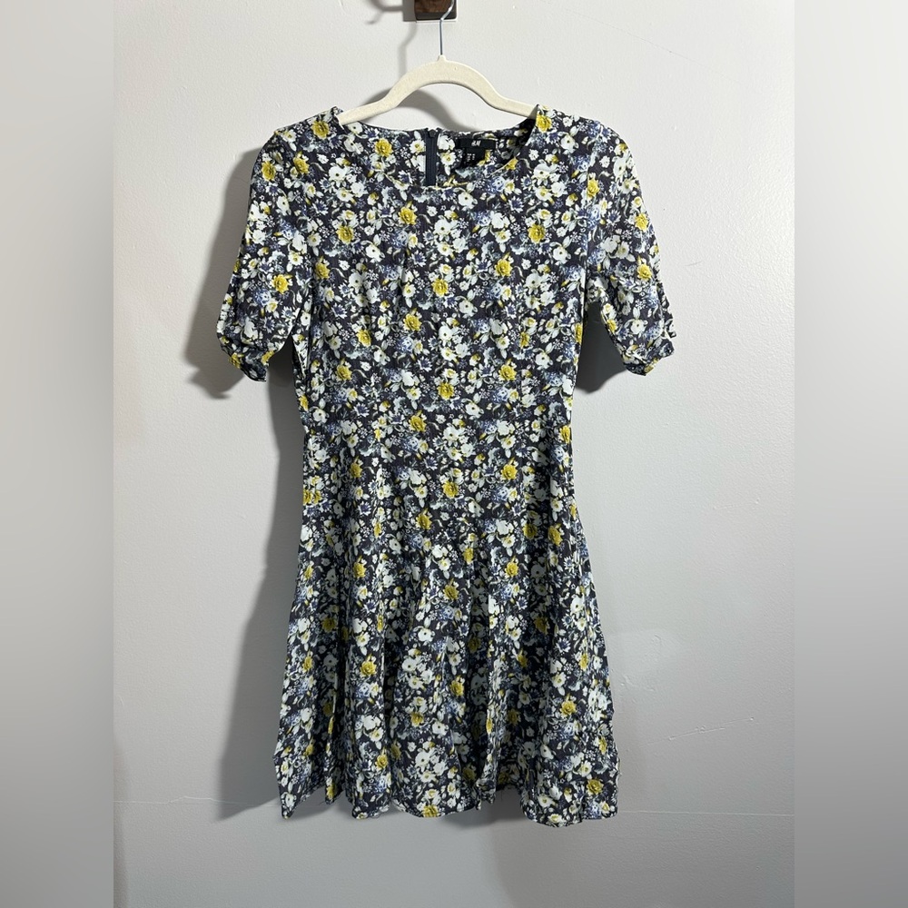 H&M Women's 10 Floral Blue White Yellow Short Sleeve Mini Dress | SKU‎ 0787